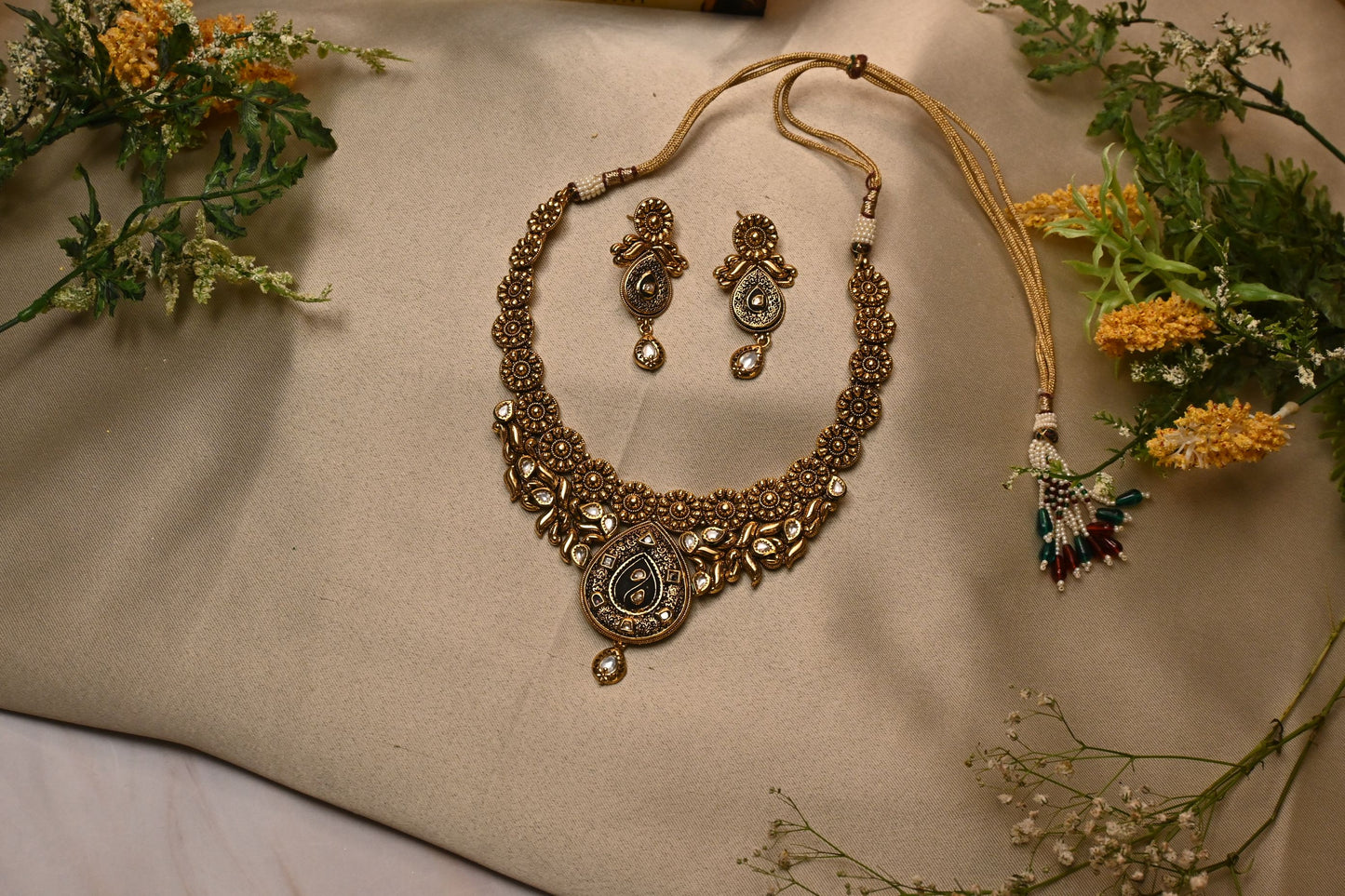 MALHAARI kundan necklace